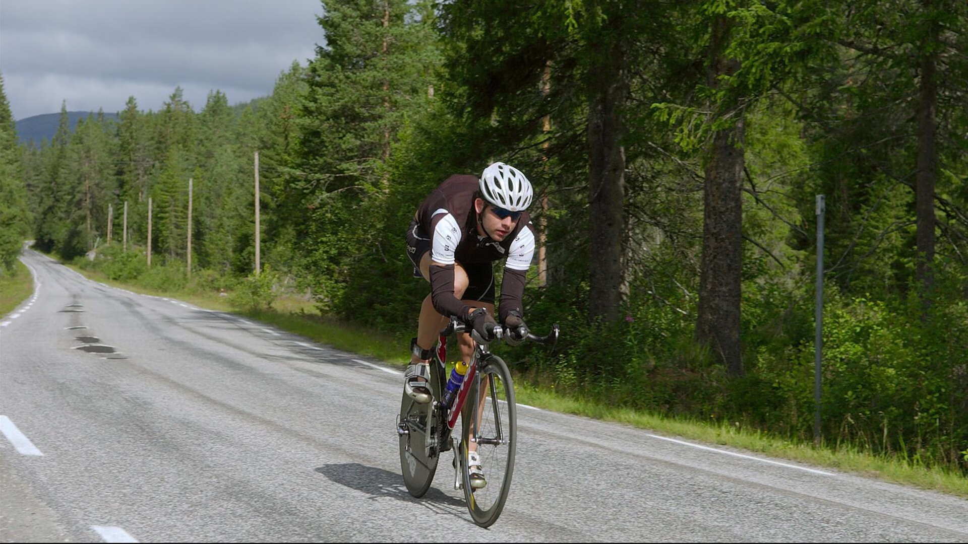 《电竞“黑马”战队崛起：逆境中的华丽转身》，电竞战队slogan